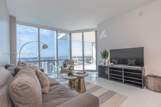 Building Photo - 851 NE 1st Ave