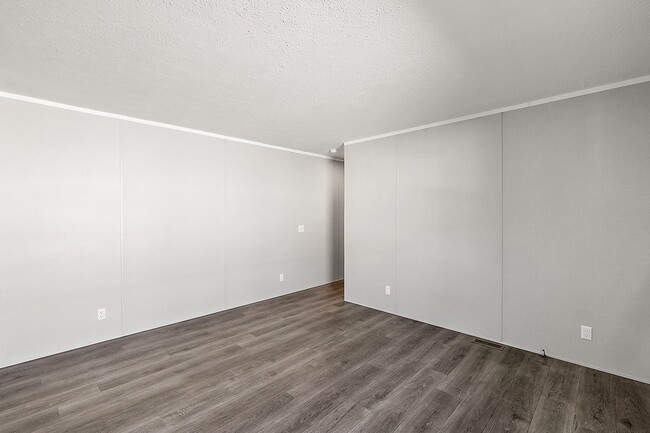 Building Photo - 636 Ascot Cir