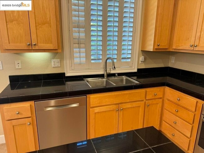 Building Photo - 203 Seaview Dr