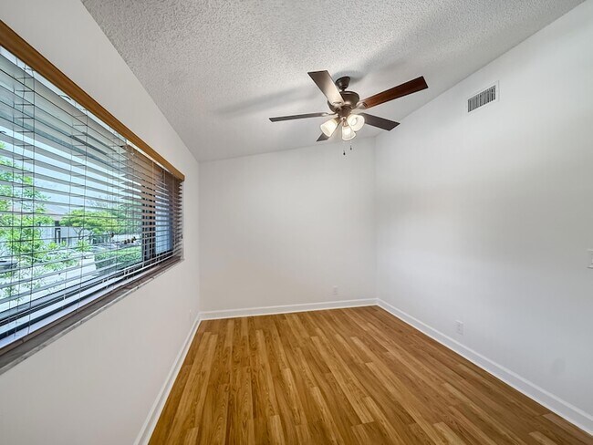 Building Photo - 2700 S Oakland Forest Dr