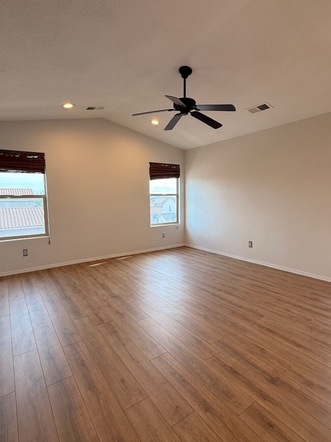 Building Photo - 2148 Vista de Colinas Dr SE