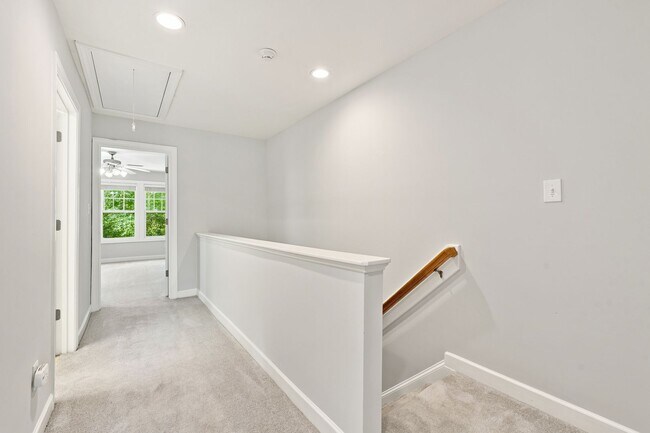 Building Photo - Beautiful 3 Bedroom / 2.5 Bathroom Townhome - Available NOW!