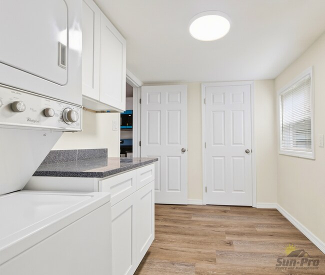 Building Photo - 213 Live Oak Ave