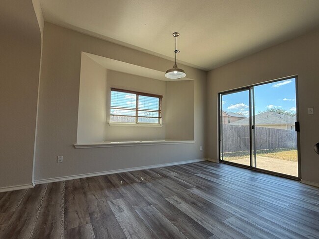 Building Photo - 1722 E Mesa Park Dr