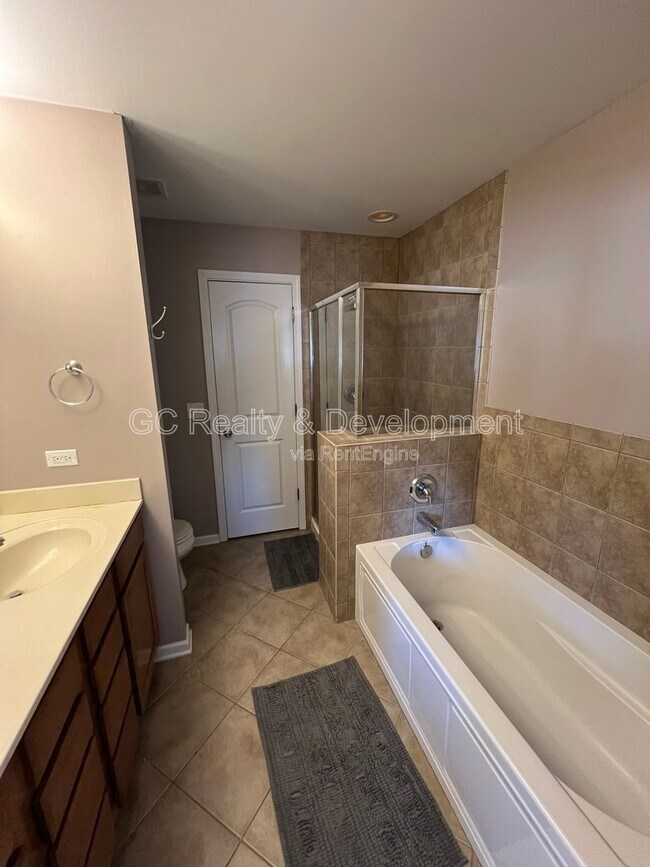 Building Photo - 112 Lakeshore Dr