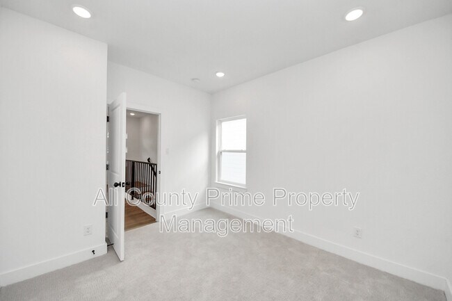 Building Photo - 2708 Bostic St