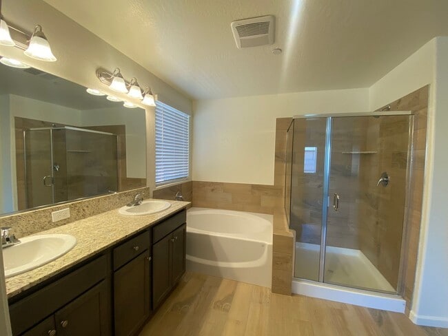Building Photo - 3 BR 2 BA Available Now