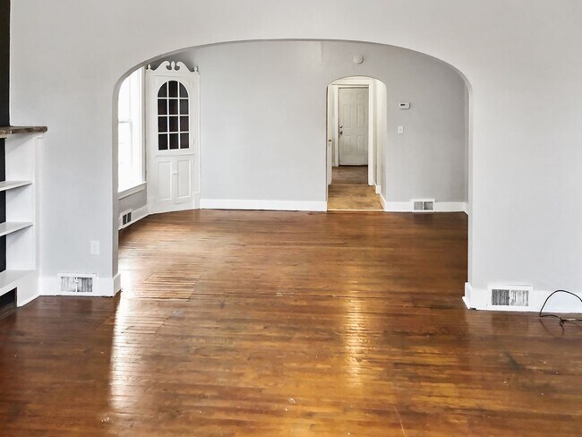 Building Photo - 1021 S 8th