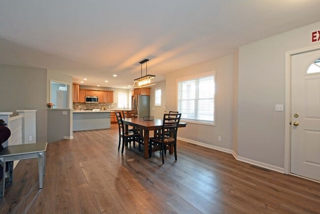 Building Photo - Spacious 5-Bed 3-Bath Home in South St. Paul - Available Now!