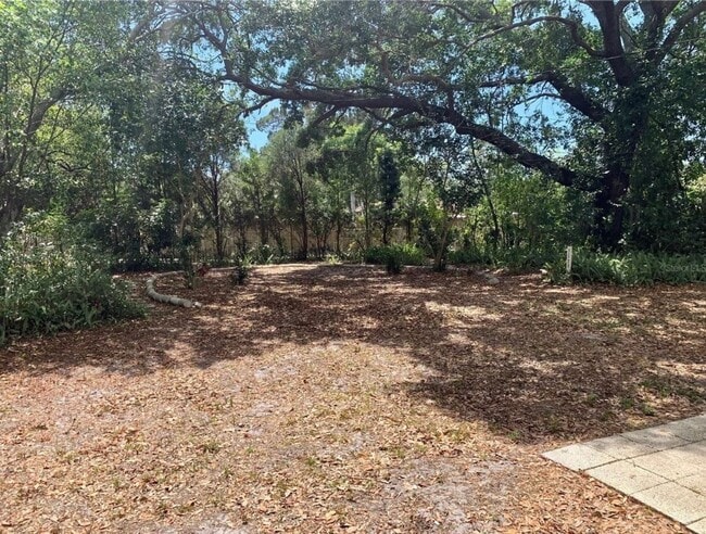 Building Photo - Charming 2 bedroom 1 bath - move in ready