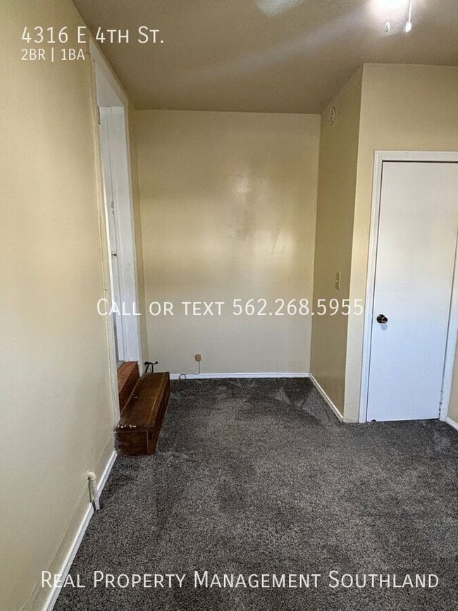 Building Photo - 2 Bedroom 1 Bath with Garage Space - Avail...