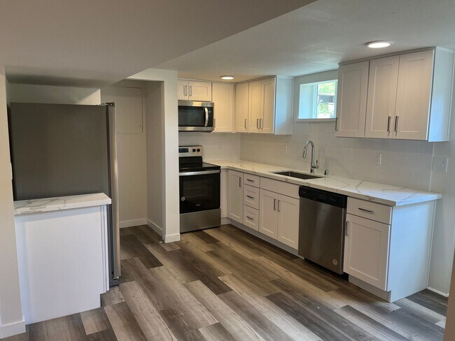 Building Photo - 2843 Harold Dr SE