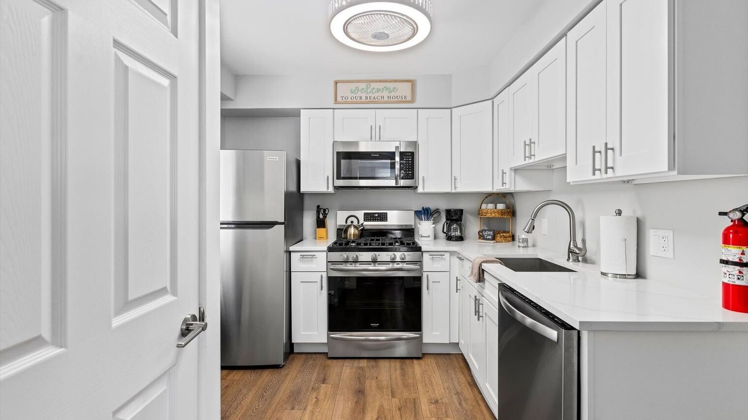 Building Photo - 228 N Dudley Ave