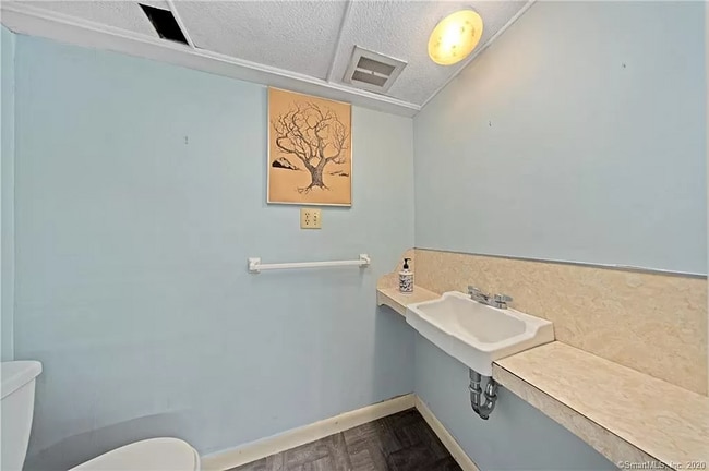 Building Photo - 73 Wepawaug Dr