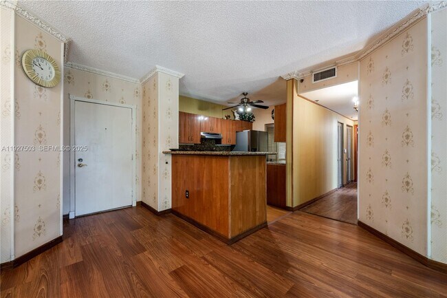 Building Photo - 19601 E Country Club Dr