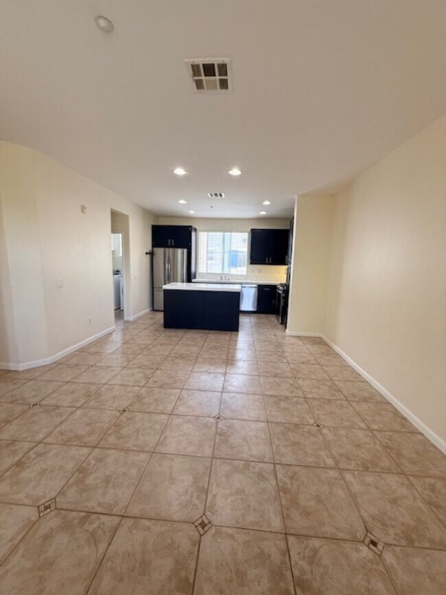 Building Photo - Eastlake Vistas condo available now