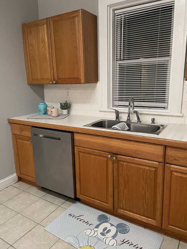 Building Photo - 2 Bedroom Home with Large Backyard Deck