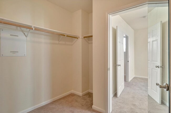 Building Photo - 581 Bridgeport Terrace