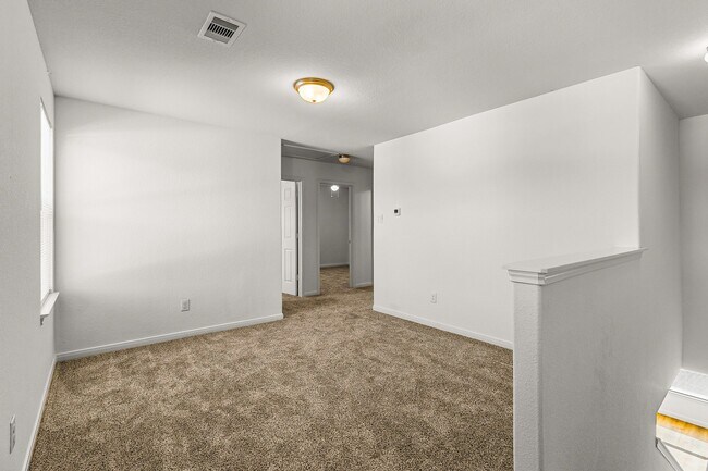 Building Photo - 169 Iris St