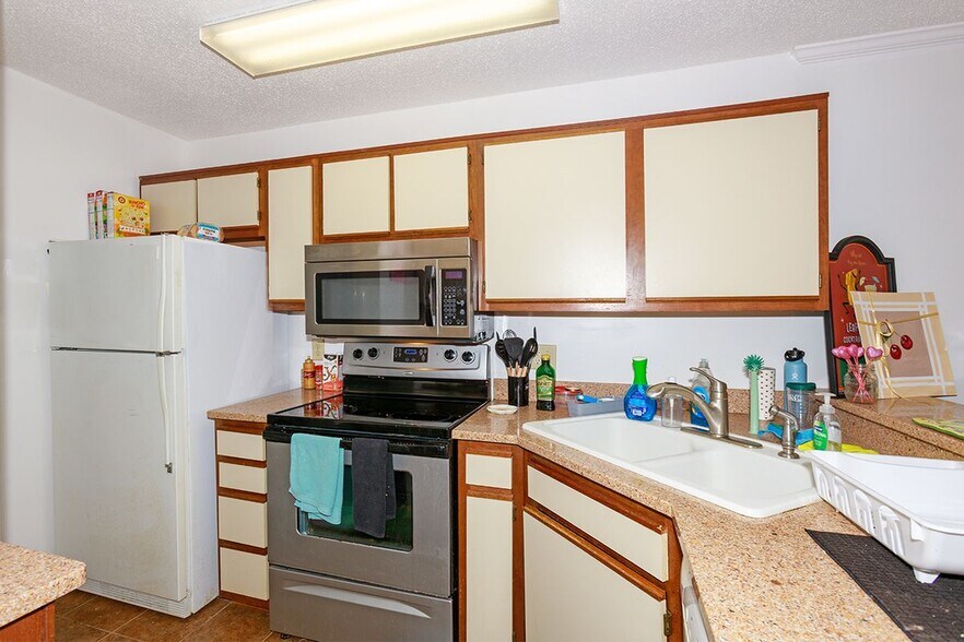 Building Photo - 103 Stratford Dr