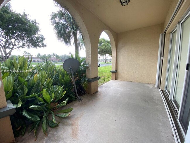 Building Photo - 2424 Centergate Dr