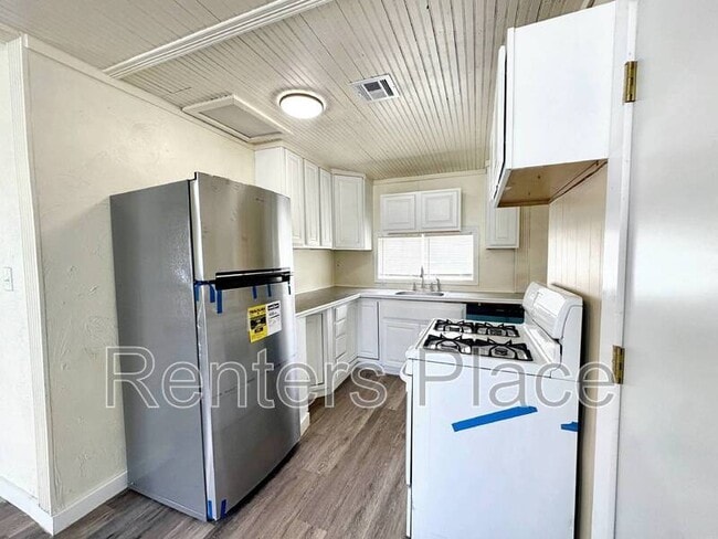 Building Photo - 201 S Ora St