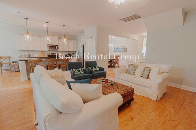 Building Photo - Fully Furnished Corner Lot with Screened Patio