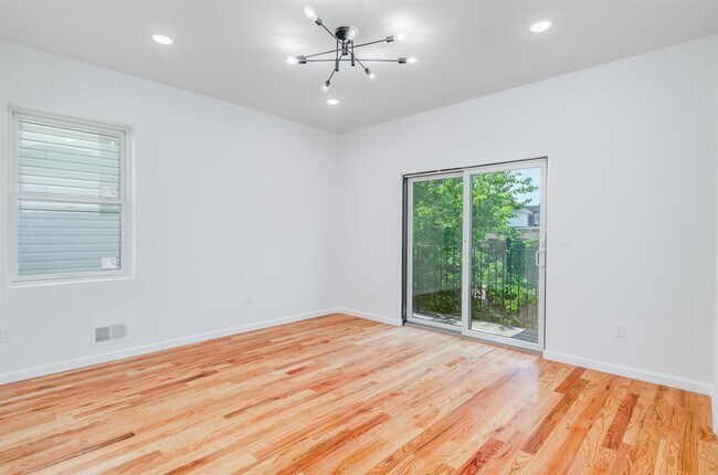 Building Photo - 85 Myrtle Ave