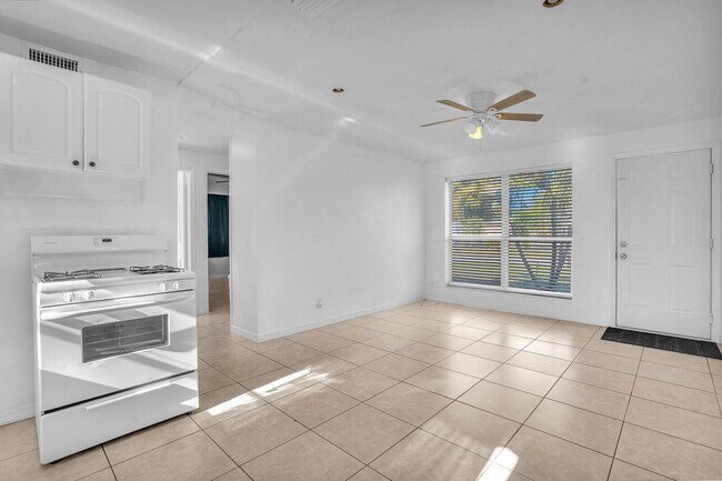 Building Photo - 1828 Maypop Rd