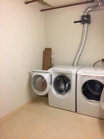 laundry - 3601 S River Pky