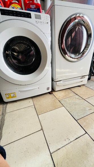 Building Photo - 18641 Crabtree Ave