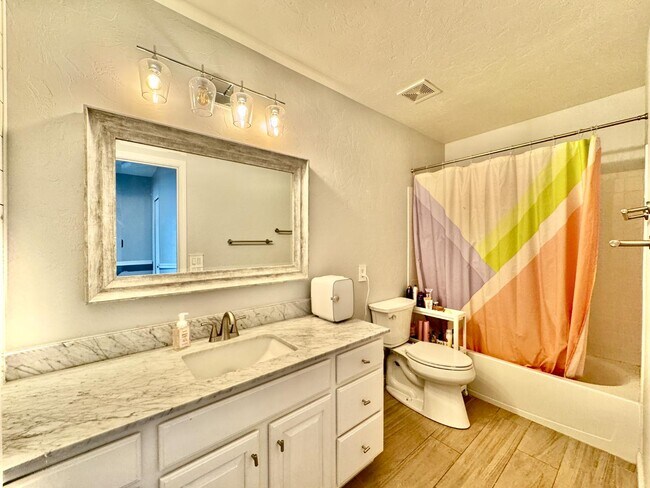 Building Photo - 12768 N Lantern Way