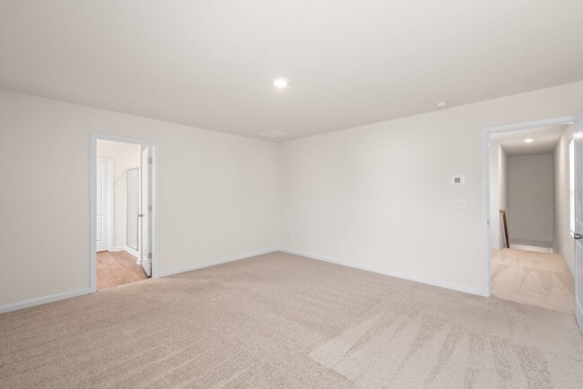 Building Photo - Move-in Ready 5 Bedroom Home!
