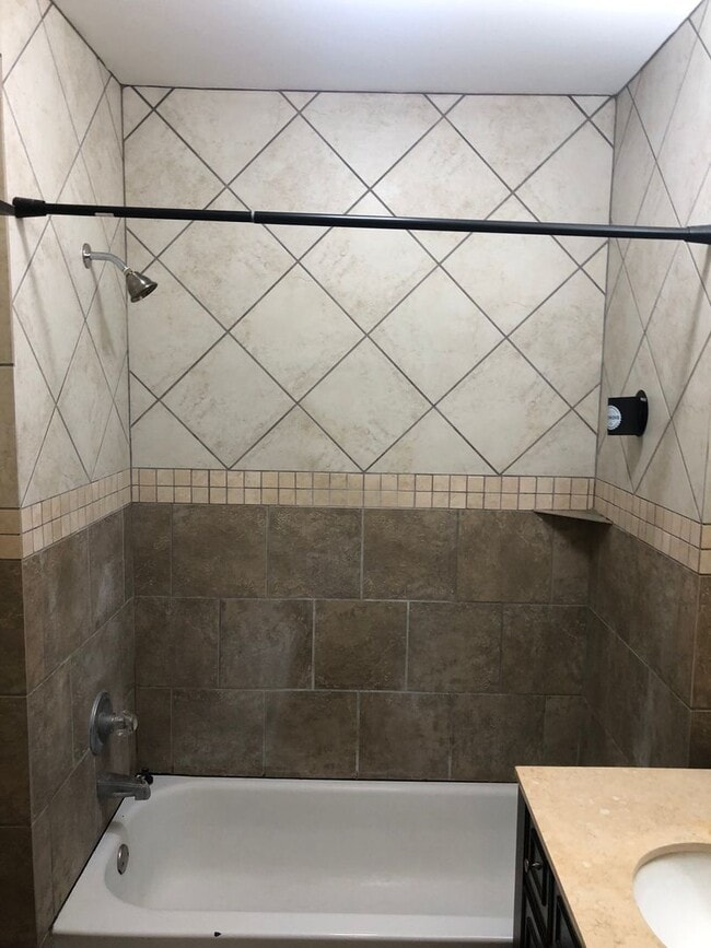 Building Photo - 415 Central Ave