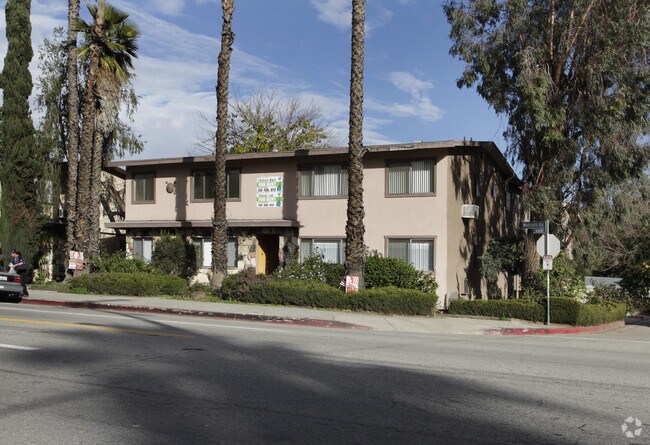 Primary Photo - 6600 Whitsett Ave