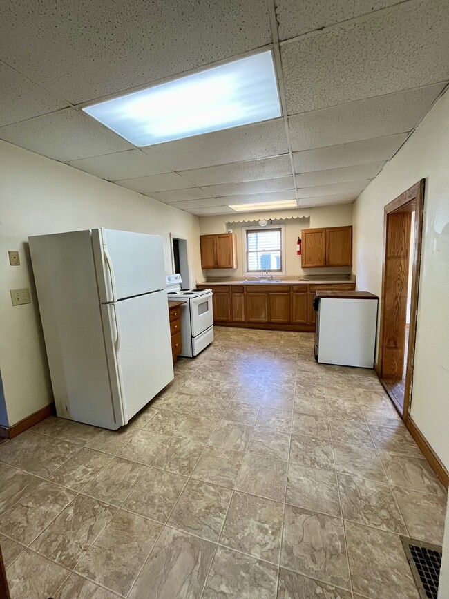 Building Photo - 411 Massillon St