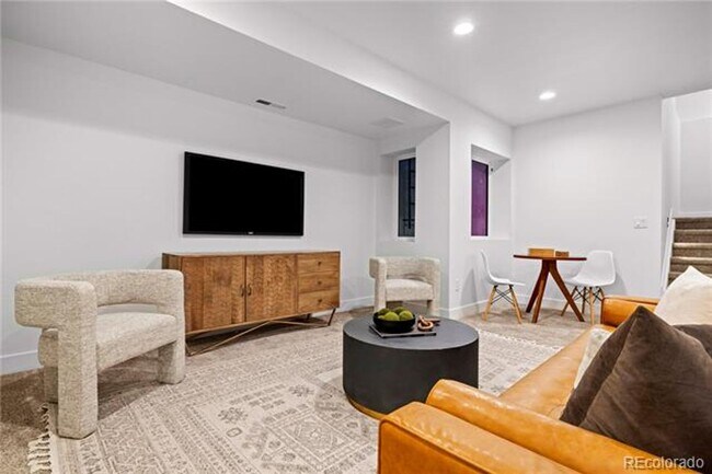 Building Photo - First Month on Us!  Gorgeous Contemporary ...