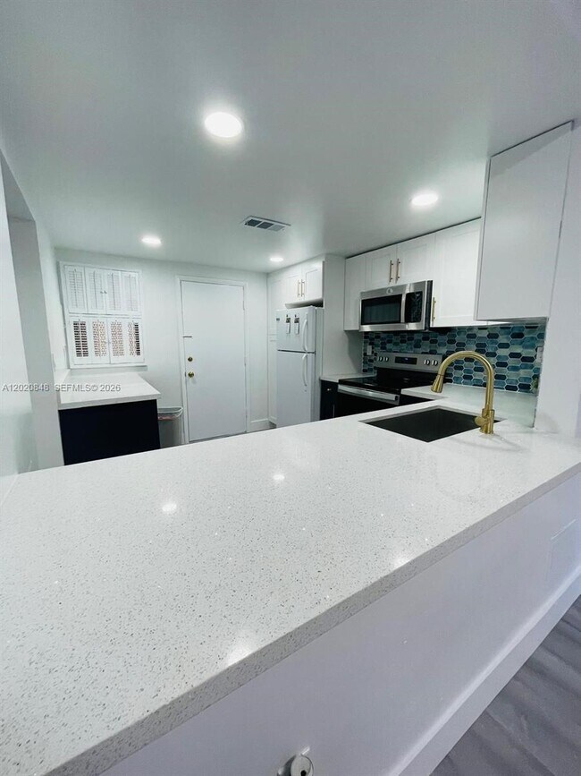 Building Photo - 9175 SW 77th Ave