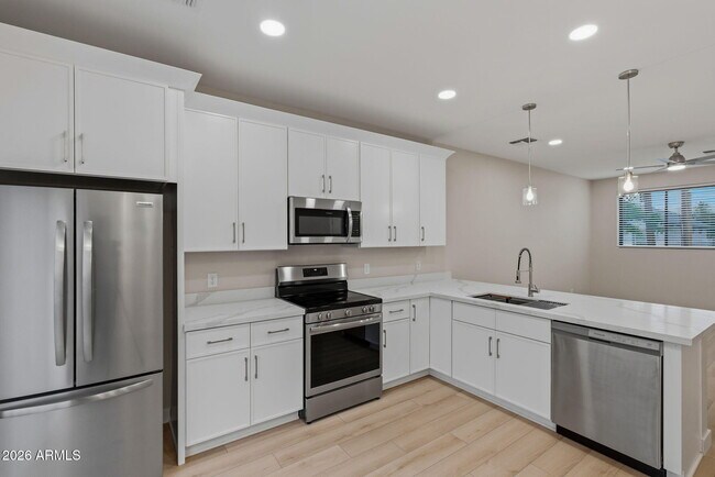 Building Photo - 1222 E Diamond St