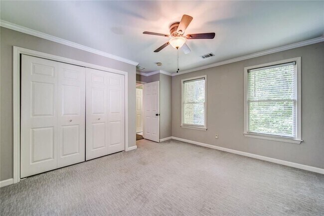Building Photo - 2555 Ridgewood Rd NW