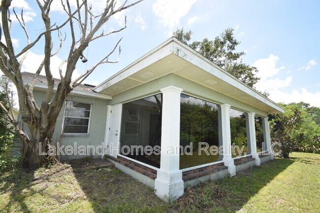 Building Photo - 1204 Honeytree Ln W