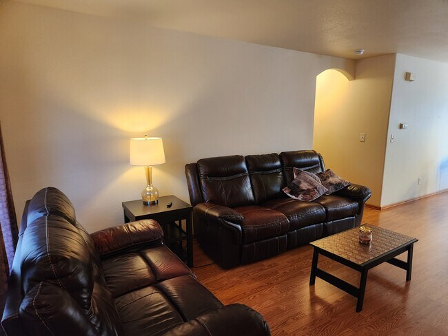 Building Photo - 4965 Universal Heights