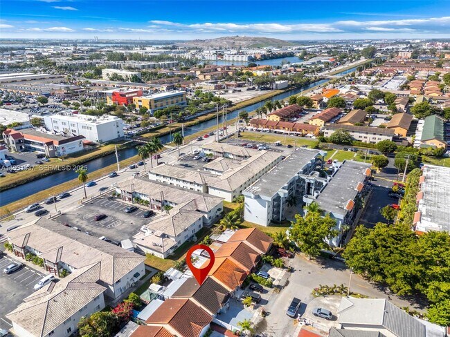 Building Photo - 2140 W 53rd St