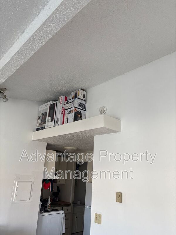 Building Photo - 146 SW Cottage St