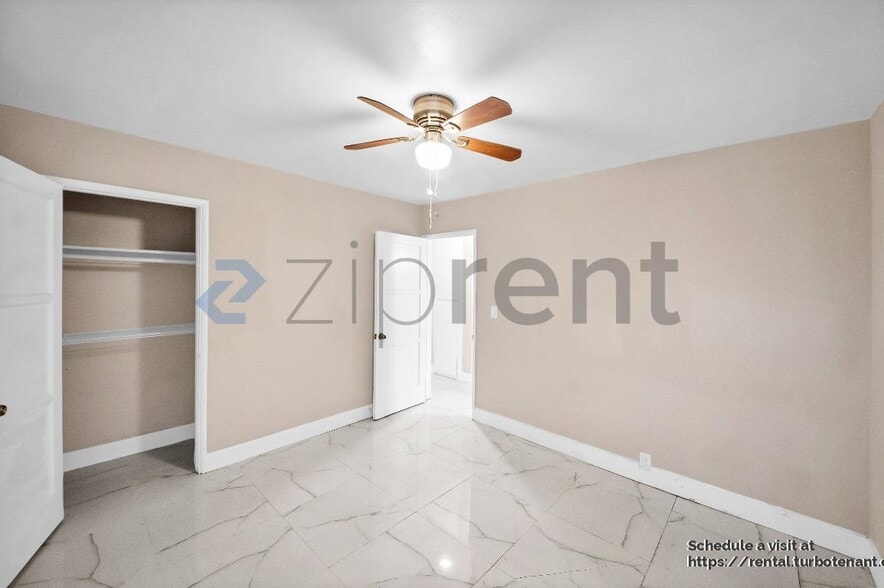 Building Photo - 1434 S Sycamore St