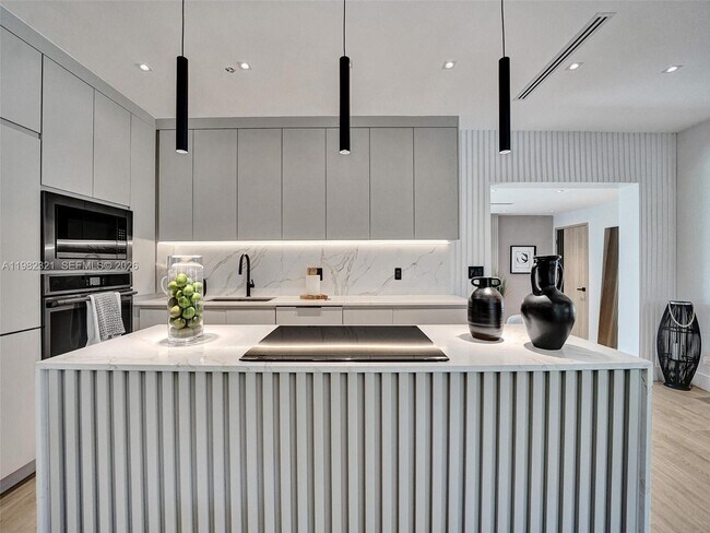 Building Photo - 2066 NE 174th St