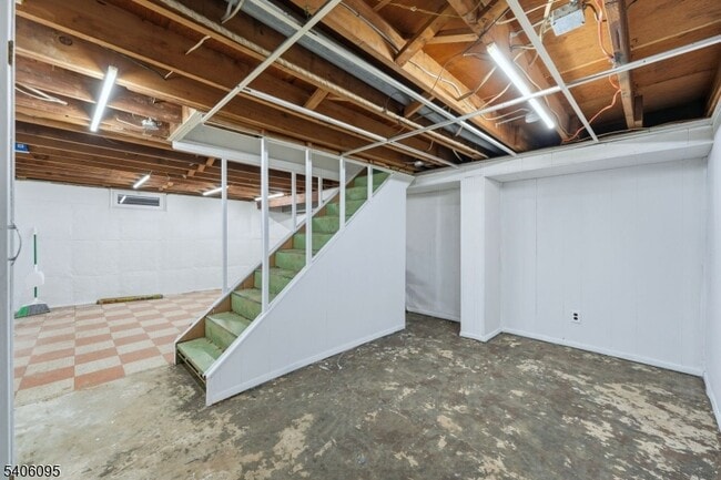 Building Photo - 46 Glenwood Ave