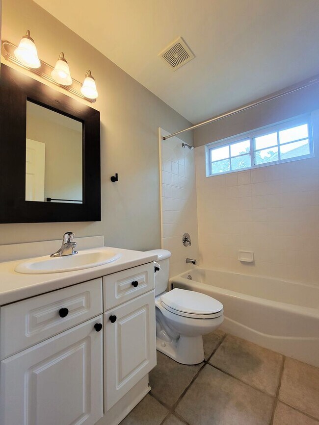 Building Photo - 3 bedroom house for rent in NE Tallahassee...