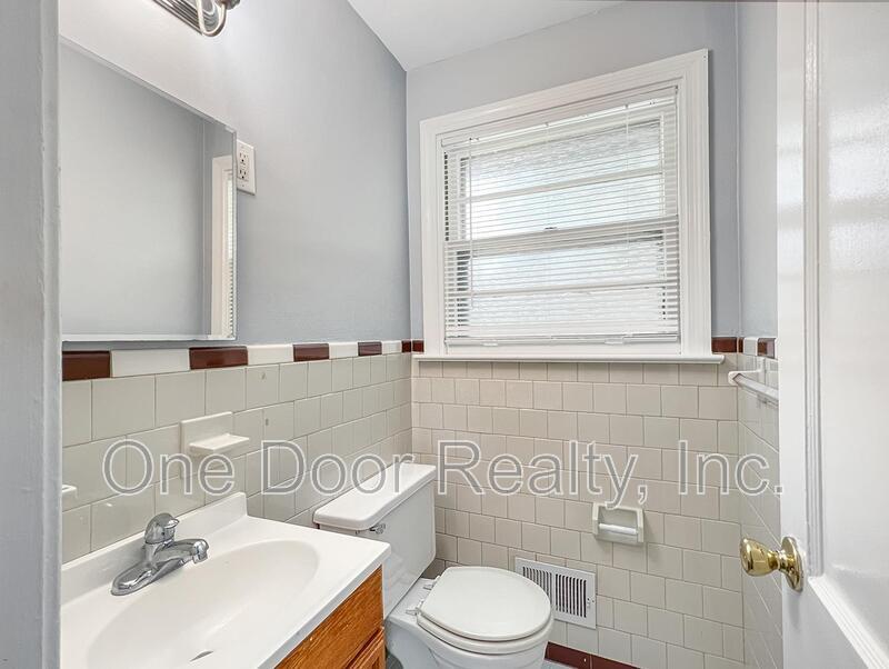 Building Photo - 703 Maupin Pl