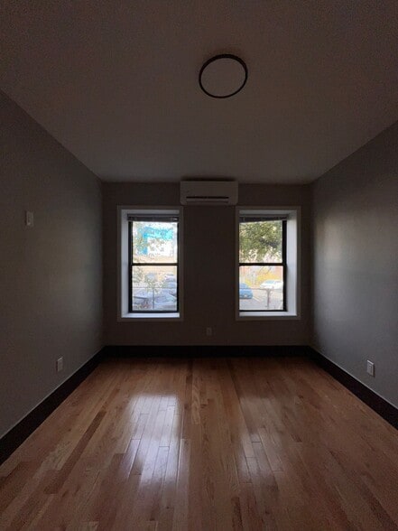 Building Photo - 21 Reed St